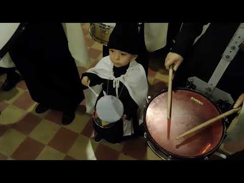 Alfombras y silencio – Procesión nocturna del Viernes Santo en Sacatepéquez
