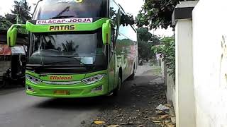 preview picture of video 'Bus Efisiensi Menikung Di Jl Daendels Depan Kecamatan Ambal, Kebumen'
