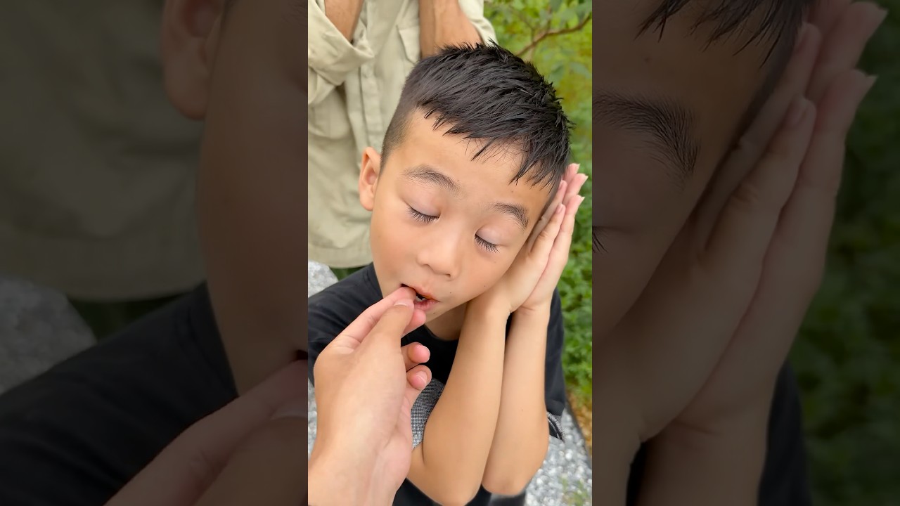 "Building Wooden Log Cabin in Forest 🌲🦖Survival House Step by Step"885544