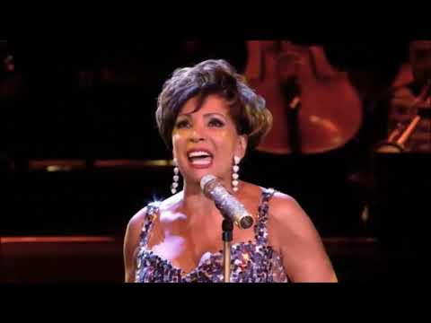 Shirley Bassey - Goldfinger (2009 Electric Proms)