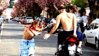 Les défis de SqueeZie | Episode 1 : MOTO TARTE périmées | LE RETOUR 