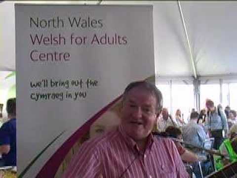 Dafydd Iwan speaks to learncymraeg.org about learning Welsh