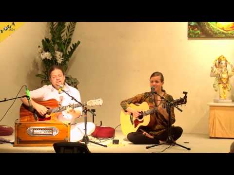 "Visoka Va Jyotishmati" mit den Love Keys