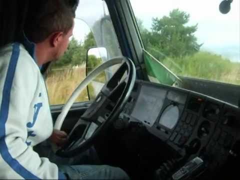 Asphalt für die A81 mit dem Scania 143 450 V8