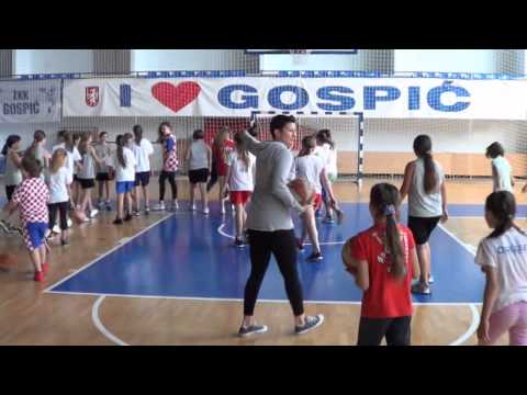 Škola košarkašica © Marko Čuljat www.like-novine.hr Lička televizija Gospić LTVG