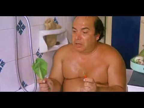Maschere da crema aspra per la persona da pigmentazione Su pelle ci sono state macchie scure e sono bombardate