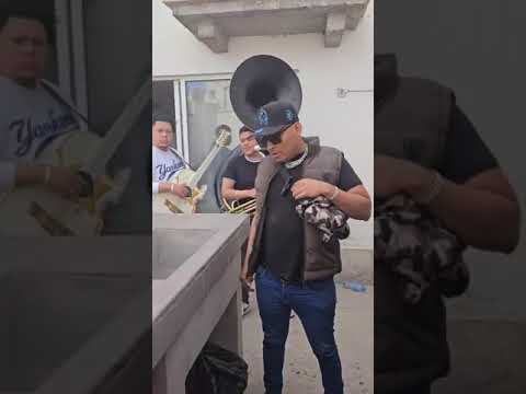 cuando invitas a tu compa el alucin. #belicon