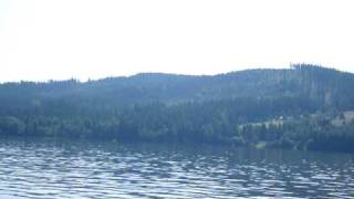 preview picture of video 'Lipno Lake 360 view from a raft on the lake'