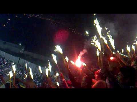 "Llego la banda con alegría" Barra: La 12 &bull; Club: Alajuelense