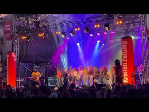 BadAss Soundfactory - Jump Around (House of Pain Cover) Live @ Altstadtzauber Klagenfurt 2022