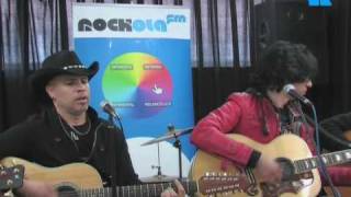 Rockola.fm en el Local de Ensayo con... La Guardia y "El mundo tras el cristal" en acústico