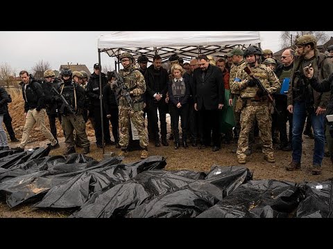 Ουκρανία: Ομαδικό τάφο στην πόλη Μπούτσα επισκέφθηκε η πρόεδρος της Κομισιόν