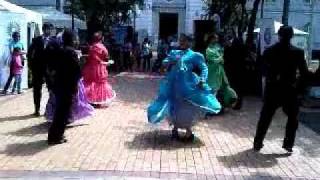 preview picture of video 'Presentación de baile tradicional de la Provincia de Bolivar, Ecuador - makecuador'