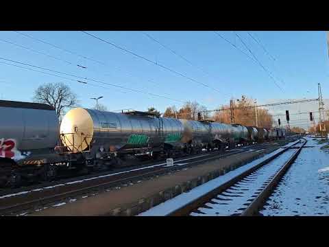 Vectron CER Cargo s cisternami s 749 254-9 JKS a 2 obilňáky projíždí přes Hulín směr Břeclav.😍😯