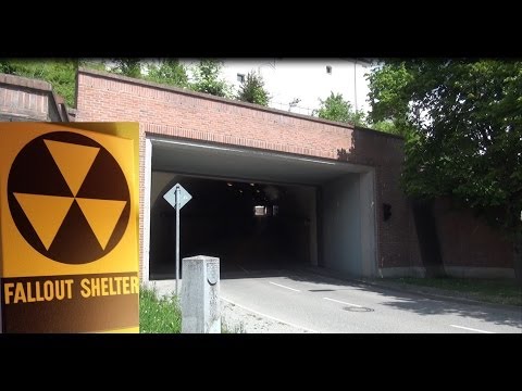 Sirenenprobe mit Zivilschutzbunker - siren test and fallout/bomb shelter