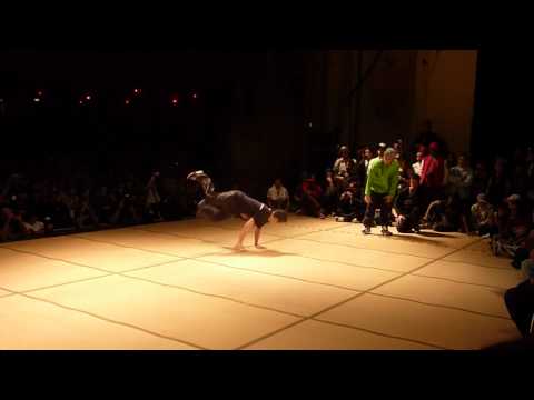 MENNO vs FLYING BUDDHA UK bboy chapionship 2010.mp4
