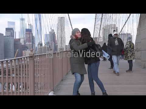 Lulja takohet me Lirinë në New York 😂