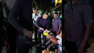 Download lagu Salman Khan Celebrating His Birthday With Media mp3