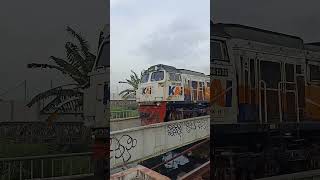 Download lagu Pagi Yg Mendung & Berkabut Tbal Dgn Hmparan Kebun Yg Hijau KA.Lodaya NG Kmbali Mlintas Cpat Djalur2 mp3