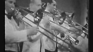 Music video thumbnail preview for Ray Ventura et son Orchestre - Le nez de Cléopâtre (1938) by Ray Ventura & ses Collégiens