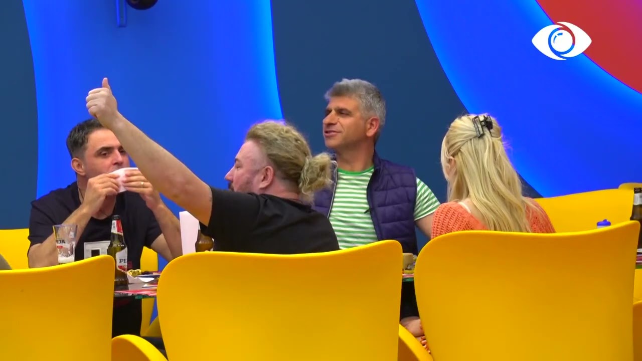 Banorët hanë drekën/ Dolli dhe duartrokitje