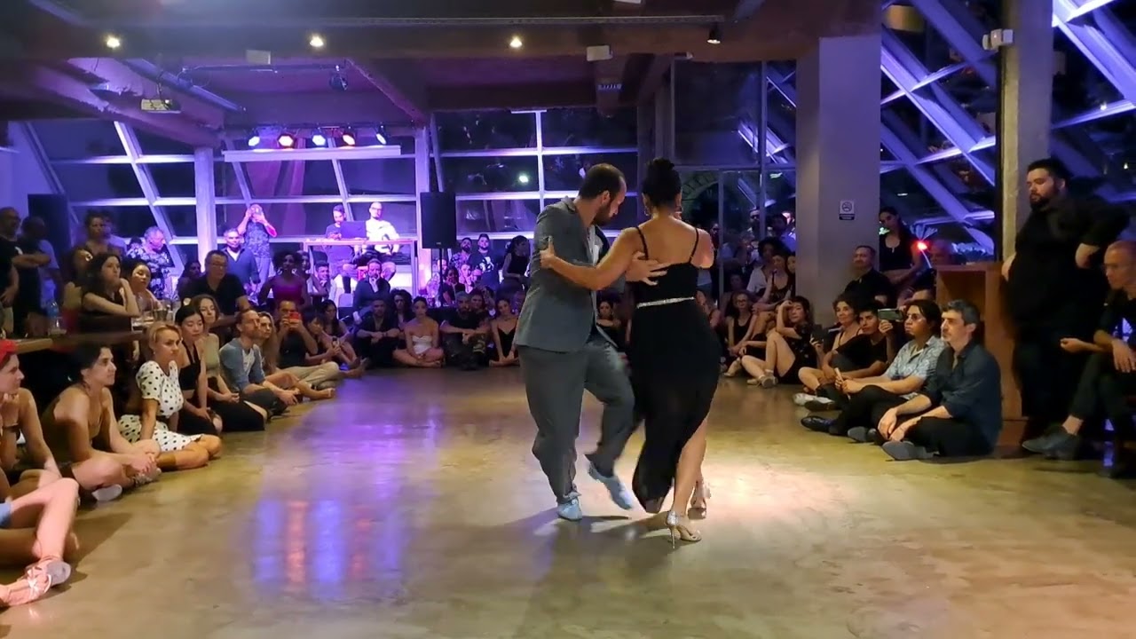 Corina Herrera y Pablo Rodriguez - Lluvia de abril (1/4)