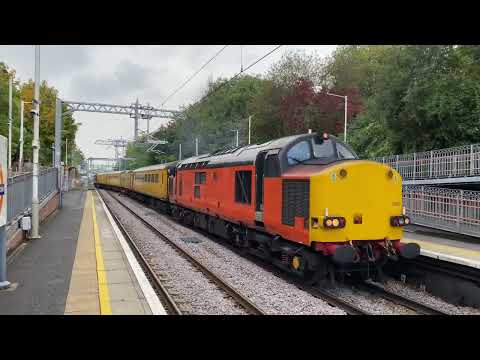 *HELLFIRE & THRASH* 37425 and 37607 run a Test Train through UpperHolloway