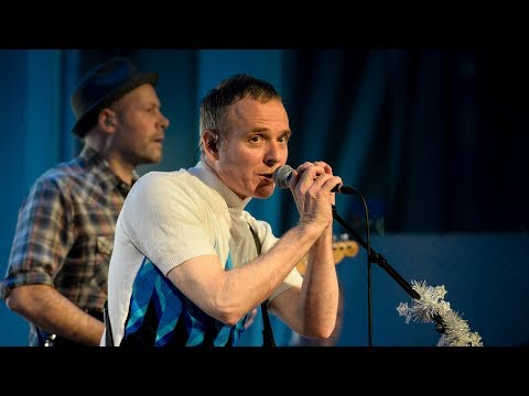 Belle and Sebastian – Christmas Wrapping (The Quay Sessions)