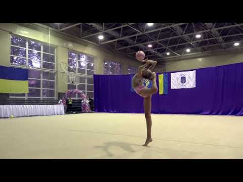 Бізіна Олена 2005 мяч