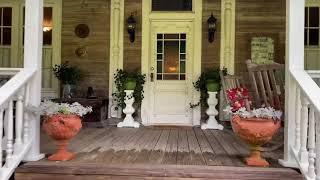 Mark Lowry gives you a tour of Brenda Gantt’s BnB, The Cottle House