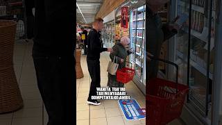 Download lagu Nenek ini terharu bahagia melihat isi dompetnya mp3