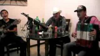 El Komander - Soy nacido en Mexicali.