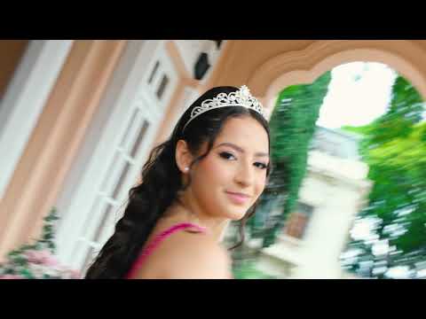 
Ensaio 15 anos - Debutante 
No cenário encantador do Palacete Rosa, cada imagem celebra a beleza e emoção dos 15 anos. Um ensaio que une elegância, juventude e memória afetiva, eternizando este momento único em imagens que atravessam gerações.'