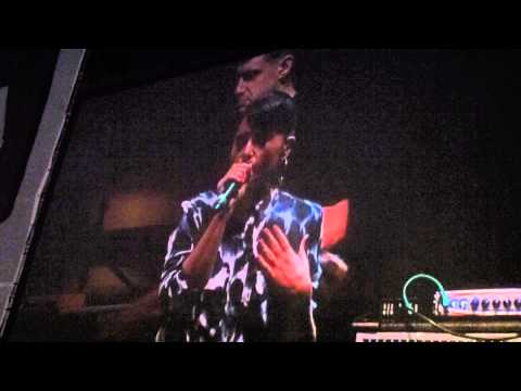 KATY B feat JESSIE WARE - AALIYAH - V FESTIVAL (WESTON) 18/08/13