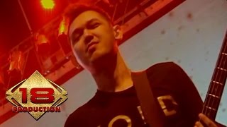 Download lagu Bondan & Fade 2 Black - Ekspresikan (Live Konser Denpasar Bali 21 September 2013) mp3