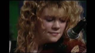 Natalie MacMaster &amp; Ashley MacIsaac - Fiddle Medley (1993)