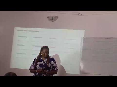 Our facilitator Mrs Aanuoluwapo Alabi teaches on  the different ways children learn