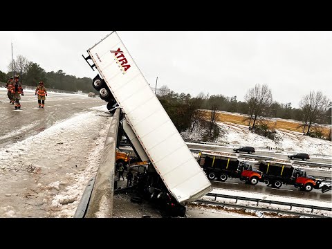 Crazy IDIOTS Truck Crashing Compilation 2022 | Truck Rolling Over | Construction Vehicles Fail