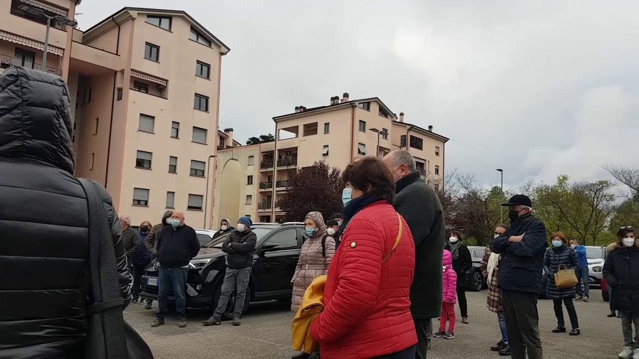 Parma, spunta antenna telefonica in mezzo alle case: monta la protesta a San Lazzaro
