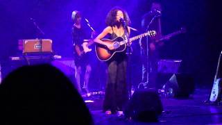 Corinne Bailey Rae Diving for hearts (live)