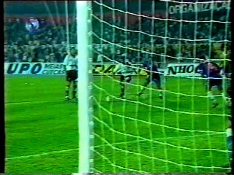 Em Curitiba, Souza fez o únco gol do jogo.