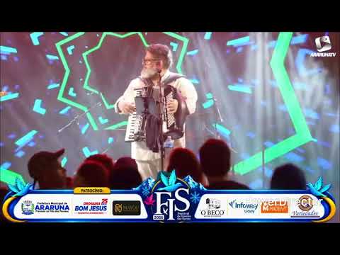 HELINHO MEDEIROS fazendo "um a cappella" e depois aquele set junino no FIS em Araruna-PB