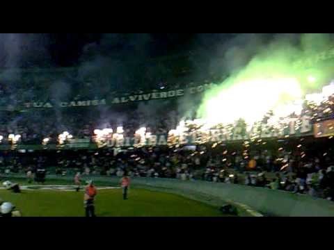 Coritiba 3x0 Ipatinga - Entrada em Campo/Sinalizadores (2o tempo) - Camp. Brasileiro 2010