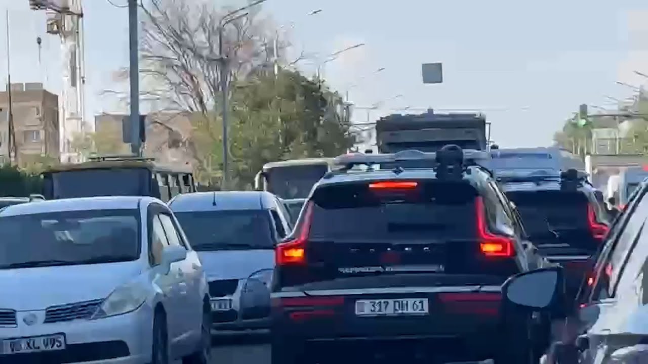 Սամվել Կարապետյանին տեղափոխող մեքենան մնացել էր խցանման մեջ