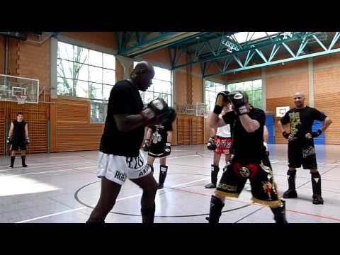 Ernesto Hoost VS Karl Jawhari aus Karls Fightclub Kickboxen Freiburg/Sparring