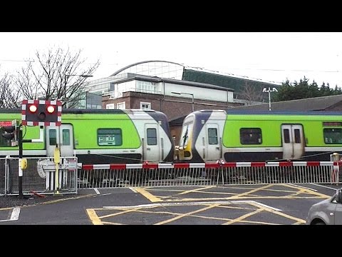 Level Crossing - Serpentine Avenue - IE 29000 Class Commuter Train