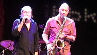 Southside Johnny &amp; The Asbury Jukes - Walk Away Renee (Bilbao 12-10-2019)