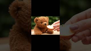 【ASMR】テディベアが林檎を食べる Teddy Bear Eats an Apple #aiasmr#asmr #fruit  #shorts #fruitcutting