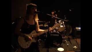 Feature - Twins (Live @ Troyganic Cafe, London, 06/06/14)