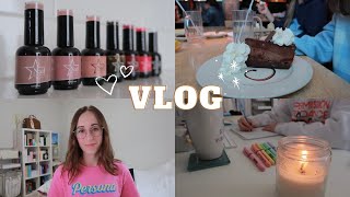 Vlog | How To Survive College Midterms + Dinner With Friends + Painting My Nails